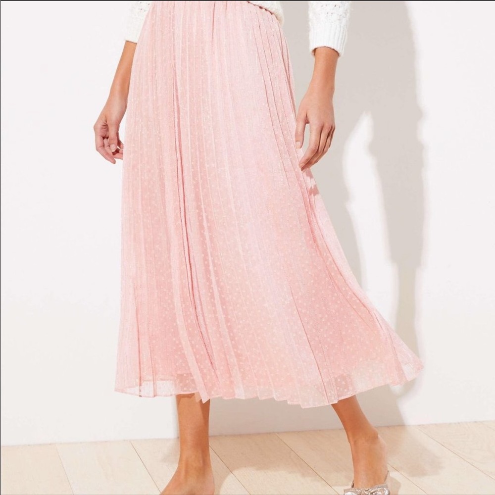 NWOT Loft clip dot pleated skirt in light pink